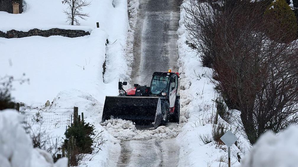 New snow and wind warnings in UK ahead of Storm Goretti as hundreds of Europe flights grounded