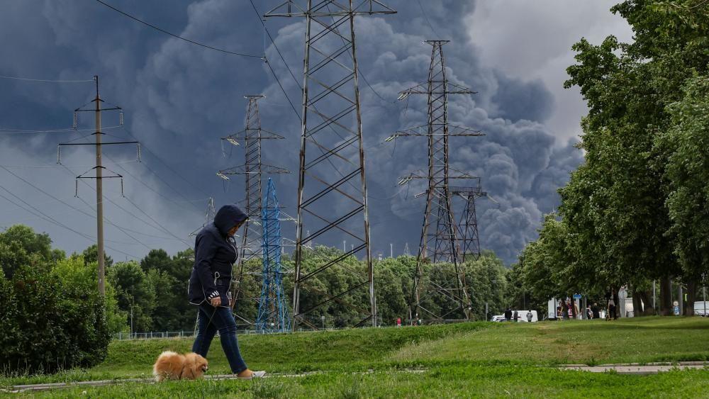 Moscow oil refinery attack brings Russias war with Ukraine closer to home