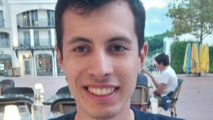  Kventin Derank nasmejano gleda u objektiv