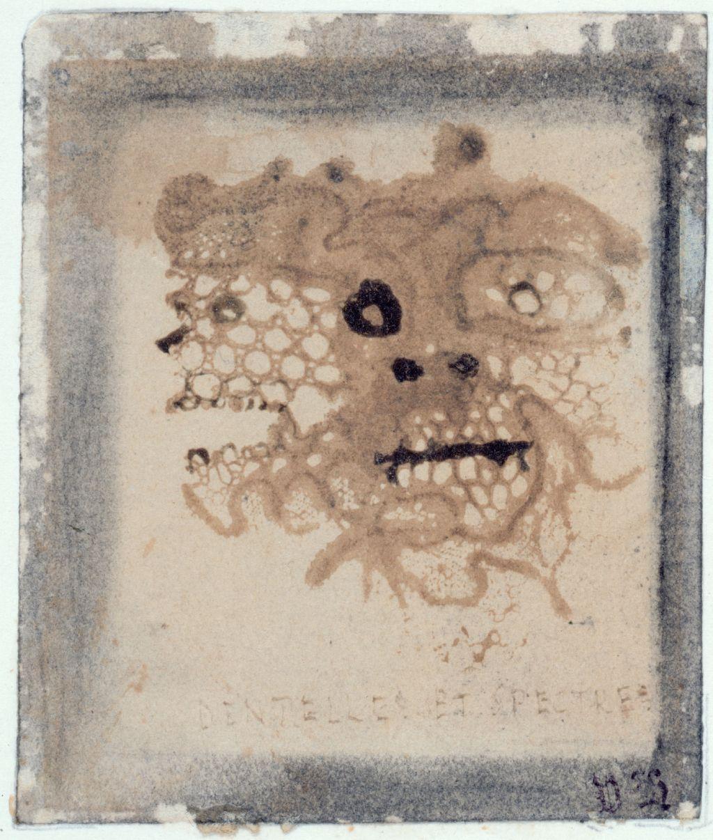 Un extraño espectro, que se ve de frente y de perfil a la vez, 7,2 x 6,1 cm. Maisons de Victor Hugo, París / Guernsey. 