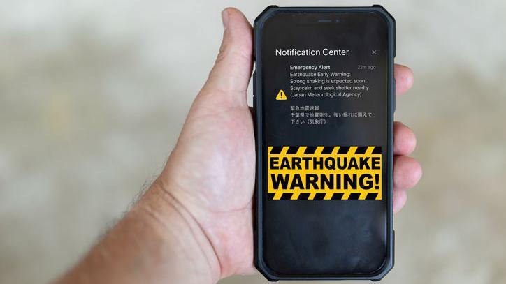 تنبيه تحذيري لزلزال على شاشة الهاتف