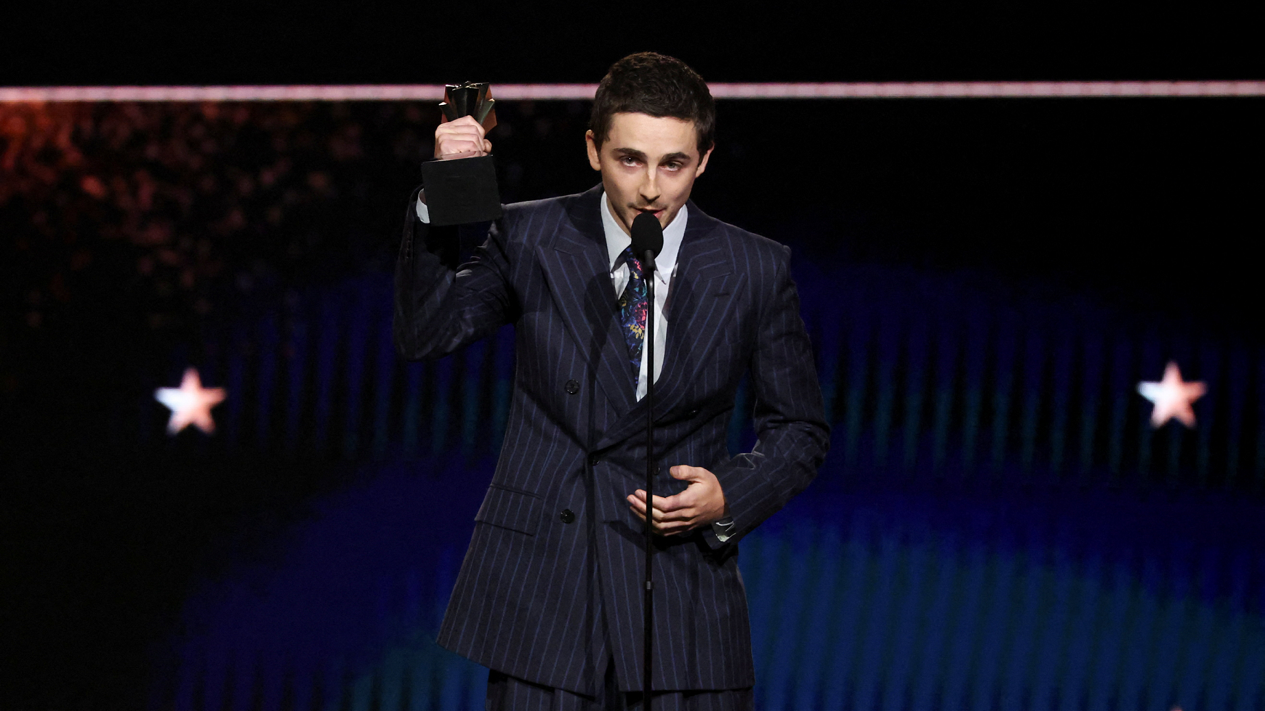 Timothée Chalamet aceita o prêmio de Melhor Ator por 