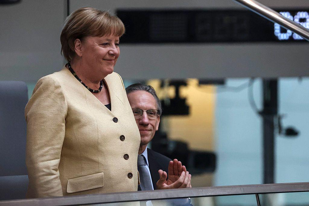 Angela Merkel em sessão do Bundestag