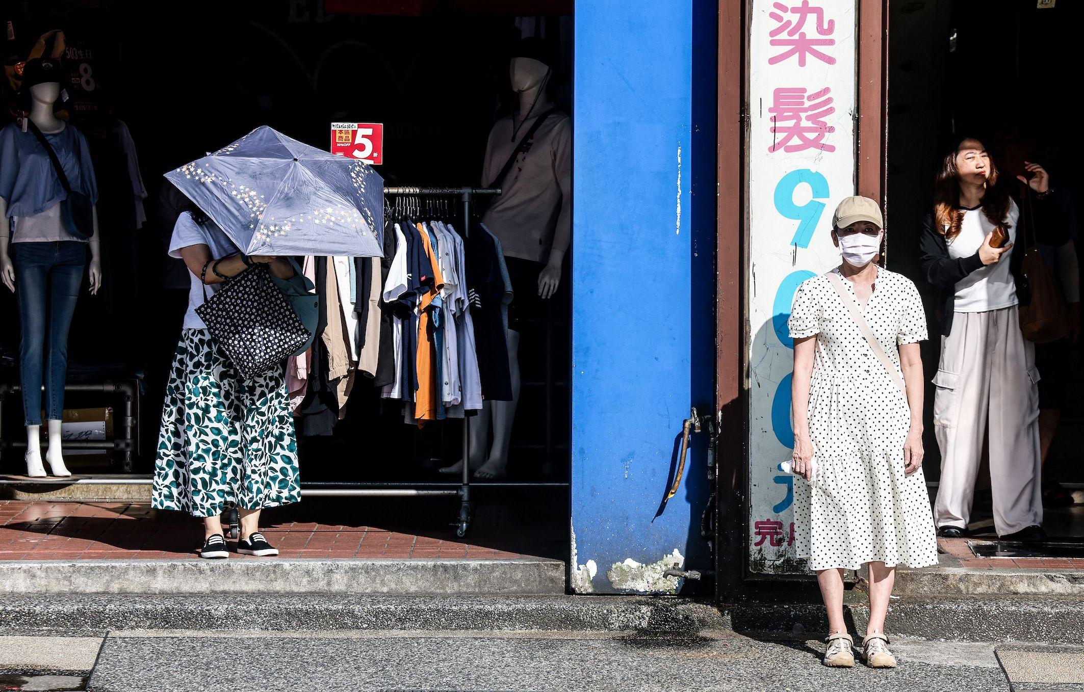 台灣女性在酷熱天氣下