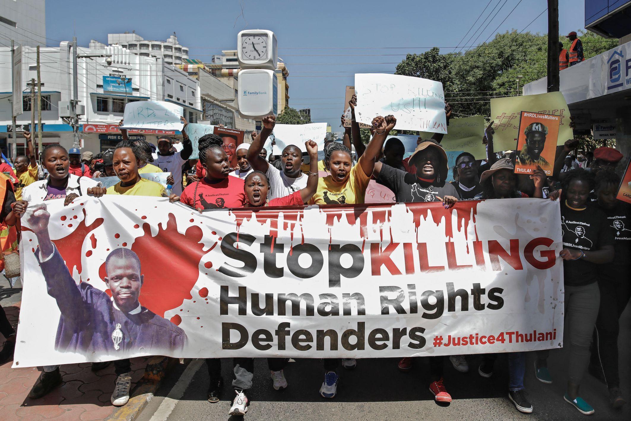 2023年史瓦帝尼著名人權律師圖拉尼·馬塞科（Thulani Maseko）在其寓所遭殺害，他是國王恩史瓦帝三世的激烈批評者。圖為肯亞有人權組織成員舉行遊行。