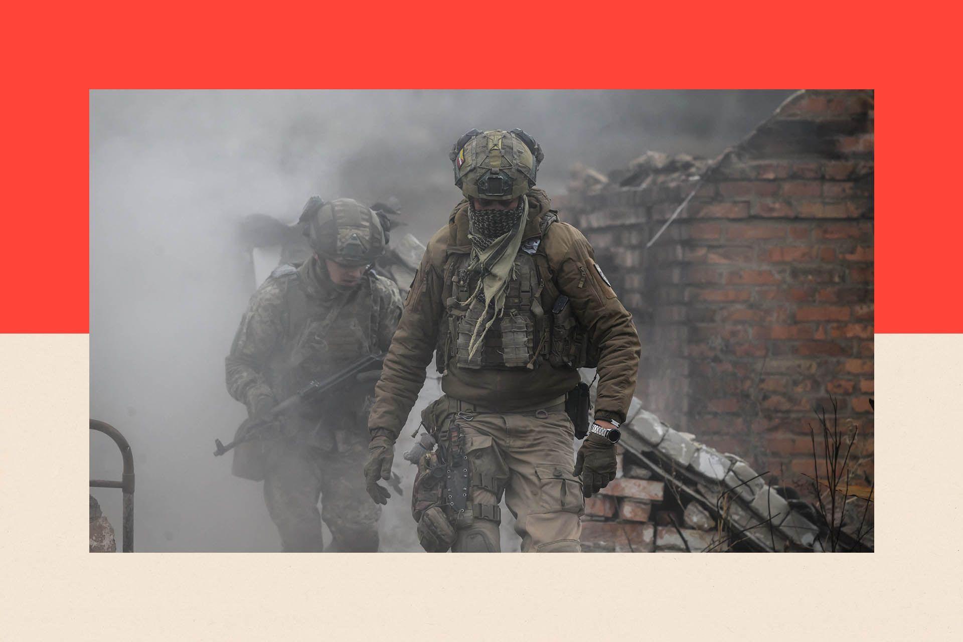 vojnici u kamuflažnim uniformama