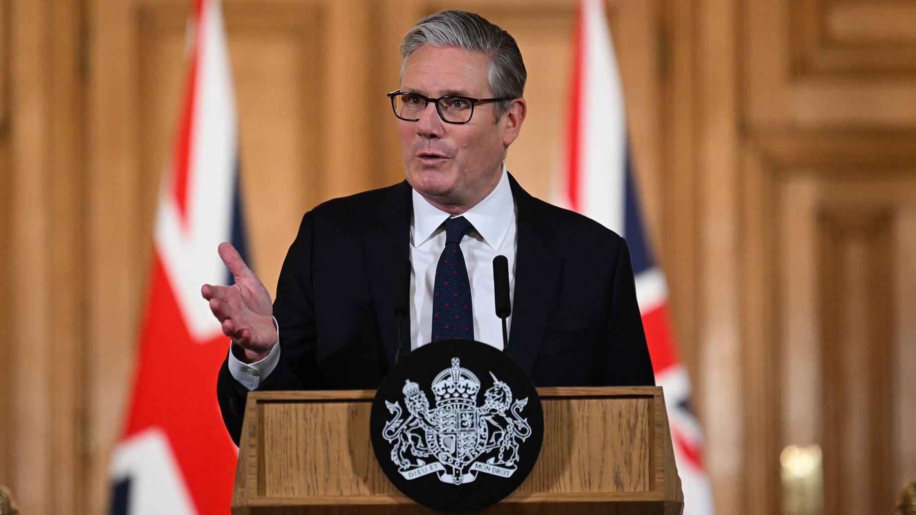 Under-16s to be banned from social media, Starmer announces