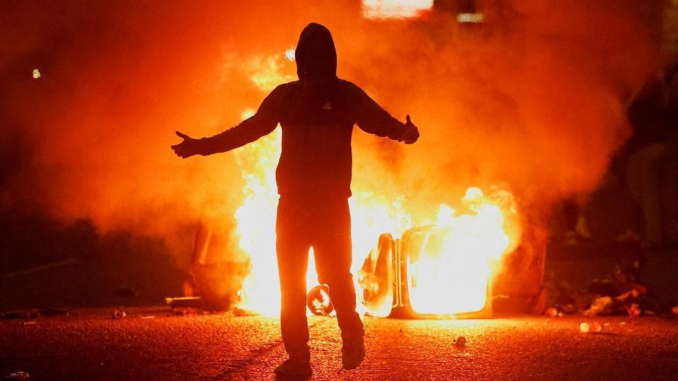 Fire at leisure centre as Northern Ireland violence erupts for third night