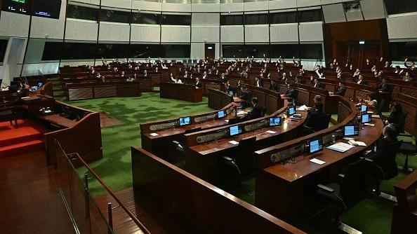 2026年1月14日，香港新一屆立法會首次會議，集中討論宏福苑災後支援及安置工作。