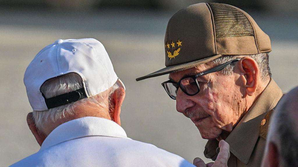 Ra&uacute;l Castro, com uniforme militar
