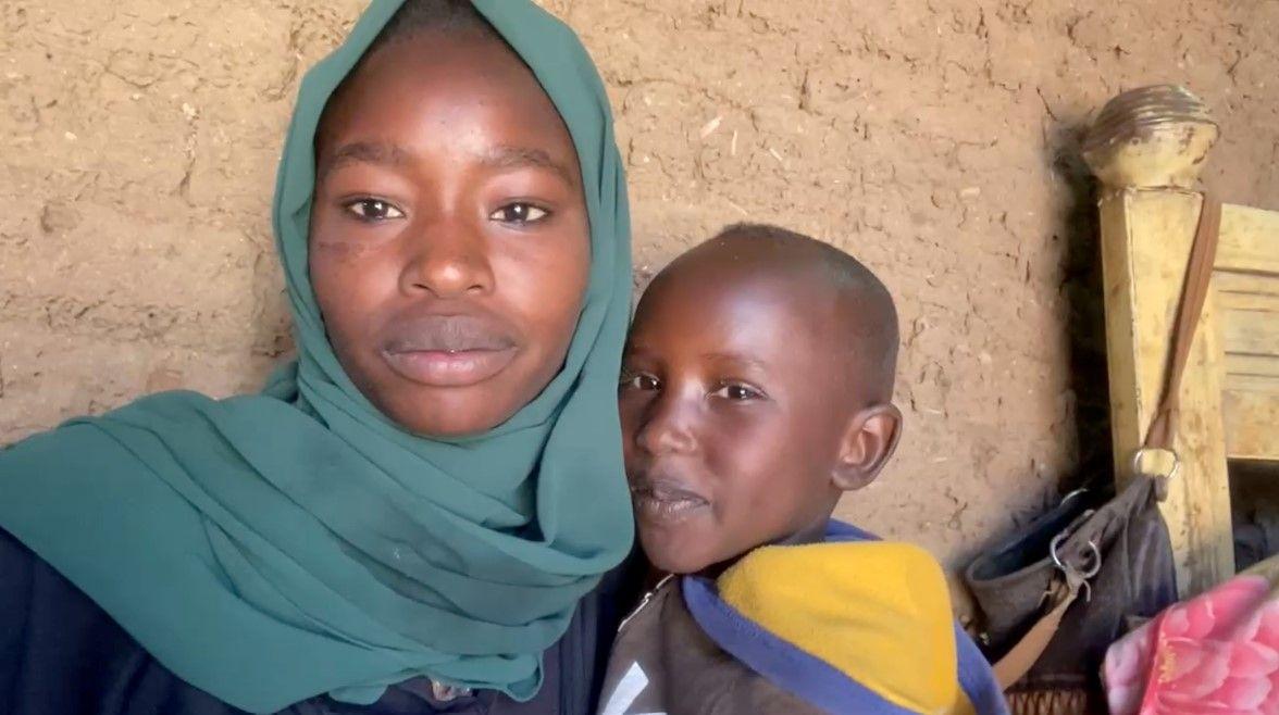 شمال وغرب دارفور تحت الحصار، و"الجميع يواجهون الموت" 1 حفيظة وشقيقها