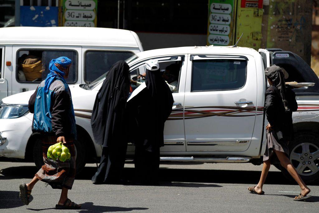 "استراتيجيات تأقلم سلبية"، الحرب في اليمن تُجبر نساء على التسول #عاجل 3 متسولات