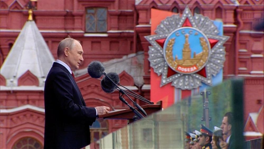 Putin denounces Nato at scaled back Victory Day parade