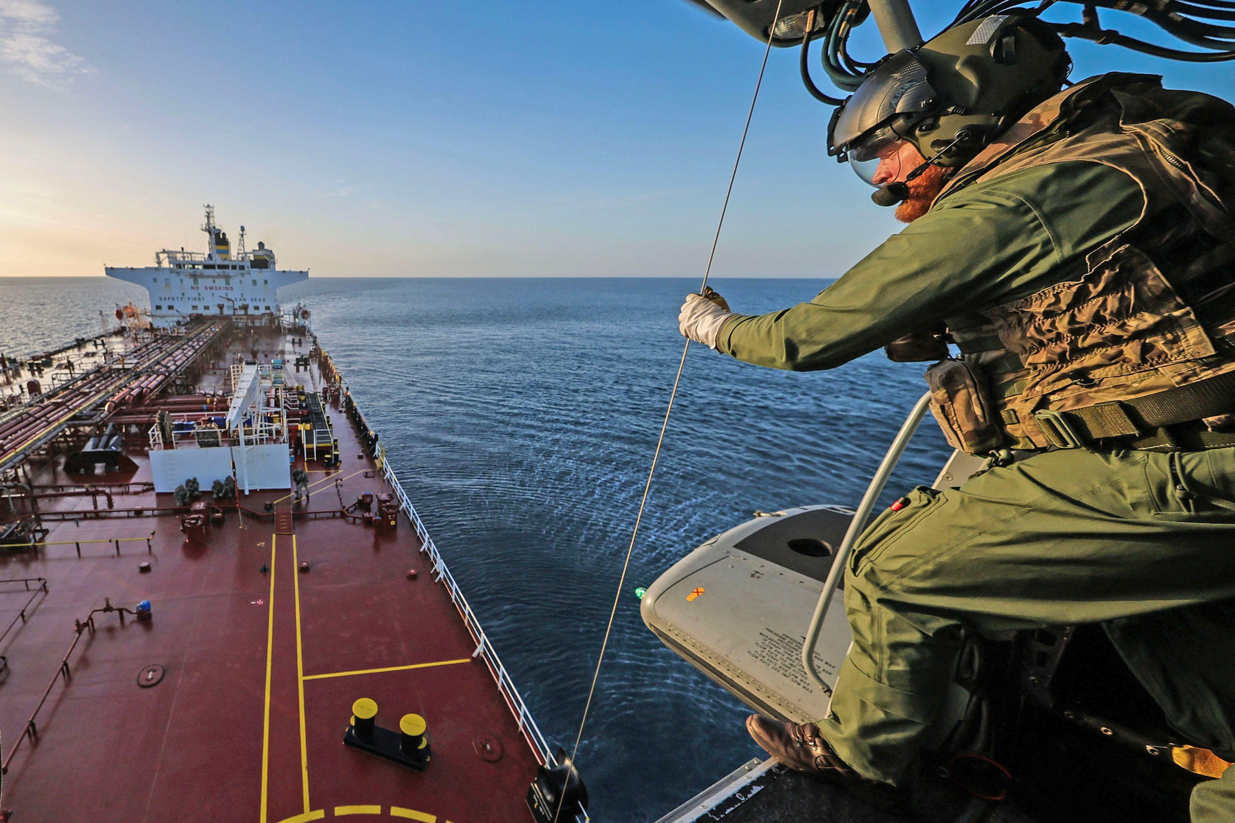 Kraljevski marinski komandosi upadaju na ruski tanker iz senke