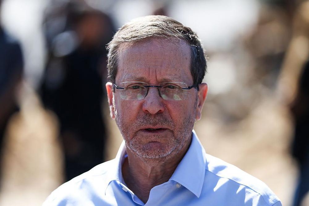 في حديث لـبي بي سي، الرئيس الإسرائيلي يعرب عن "استغرابه الشديد" إزاء الشكوك حول شرعية الضربات الإسرائيلية-الأمريكية على إيران