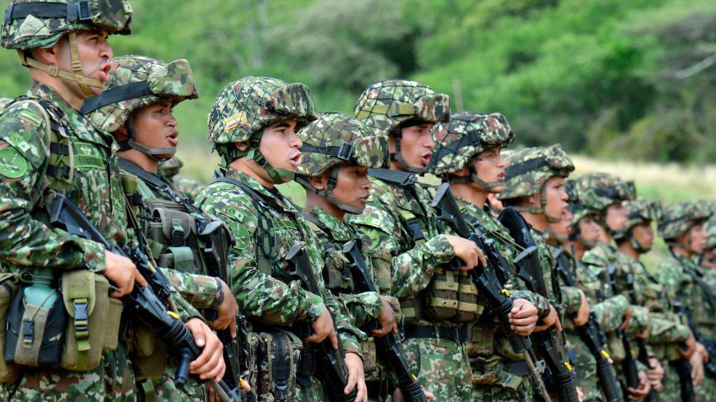 Militares colombianos fotografiados en la región del Catatumbo en enero de 2025.