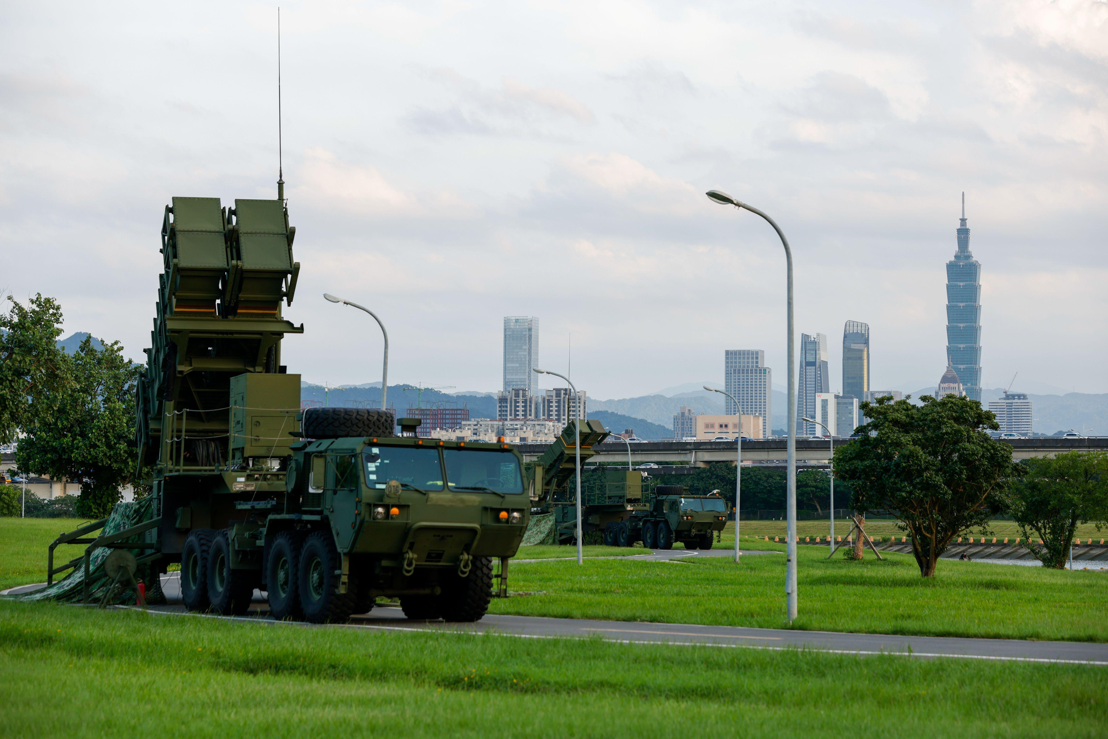 Caminhão com sistema de defesa de Taiwan em um parque de Taipei 