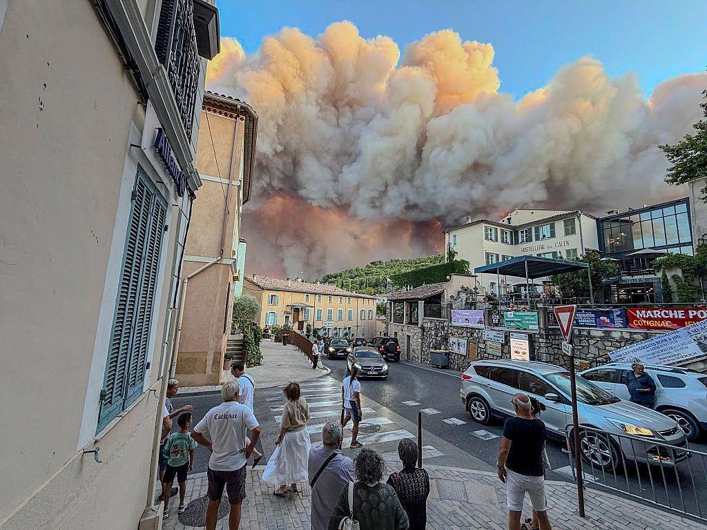 Traseúntes ven incendio en Cotignac