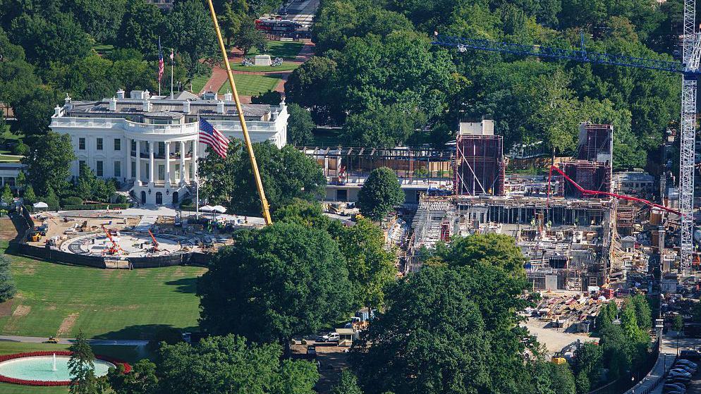 Supreme Court temporarily unfreezes Trump ballroom construction 