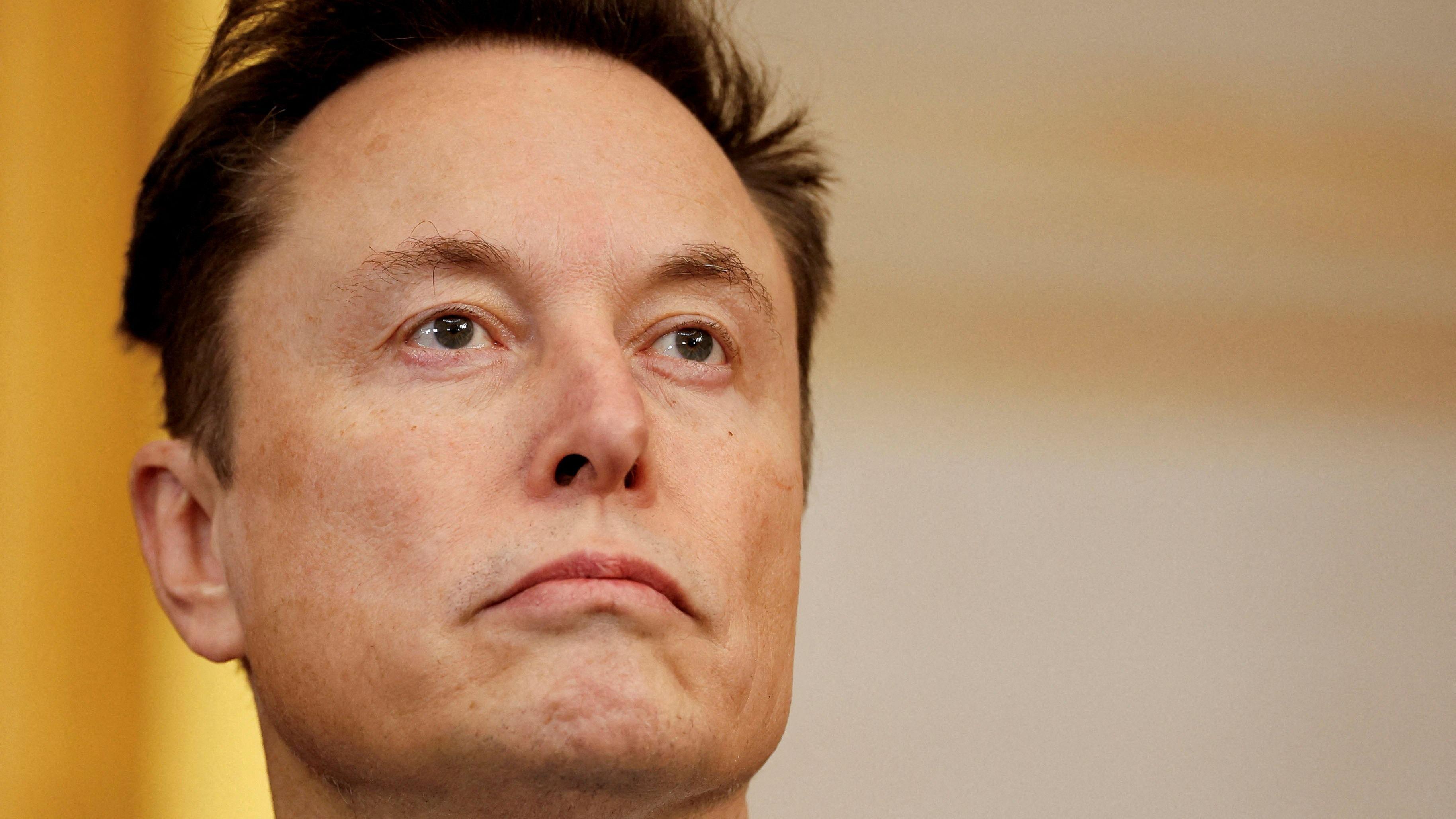 Musk files to dismiss lawsuit over his purchase of Twitter shares