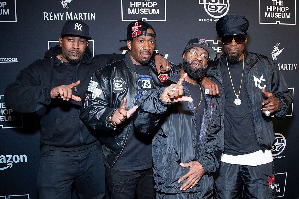 Terrance Cocheeks Kelly (centro) conocido como Mr. Cheek, durante la gala de etiqueta organizada por The Hip Hop Museum en Cipriani Wall Street, Nueva York. 15 de octubre de 2025
