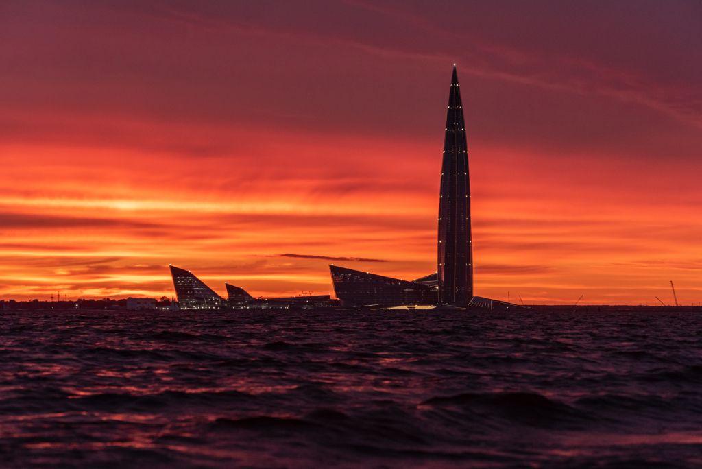 Centro Lakhta à noite