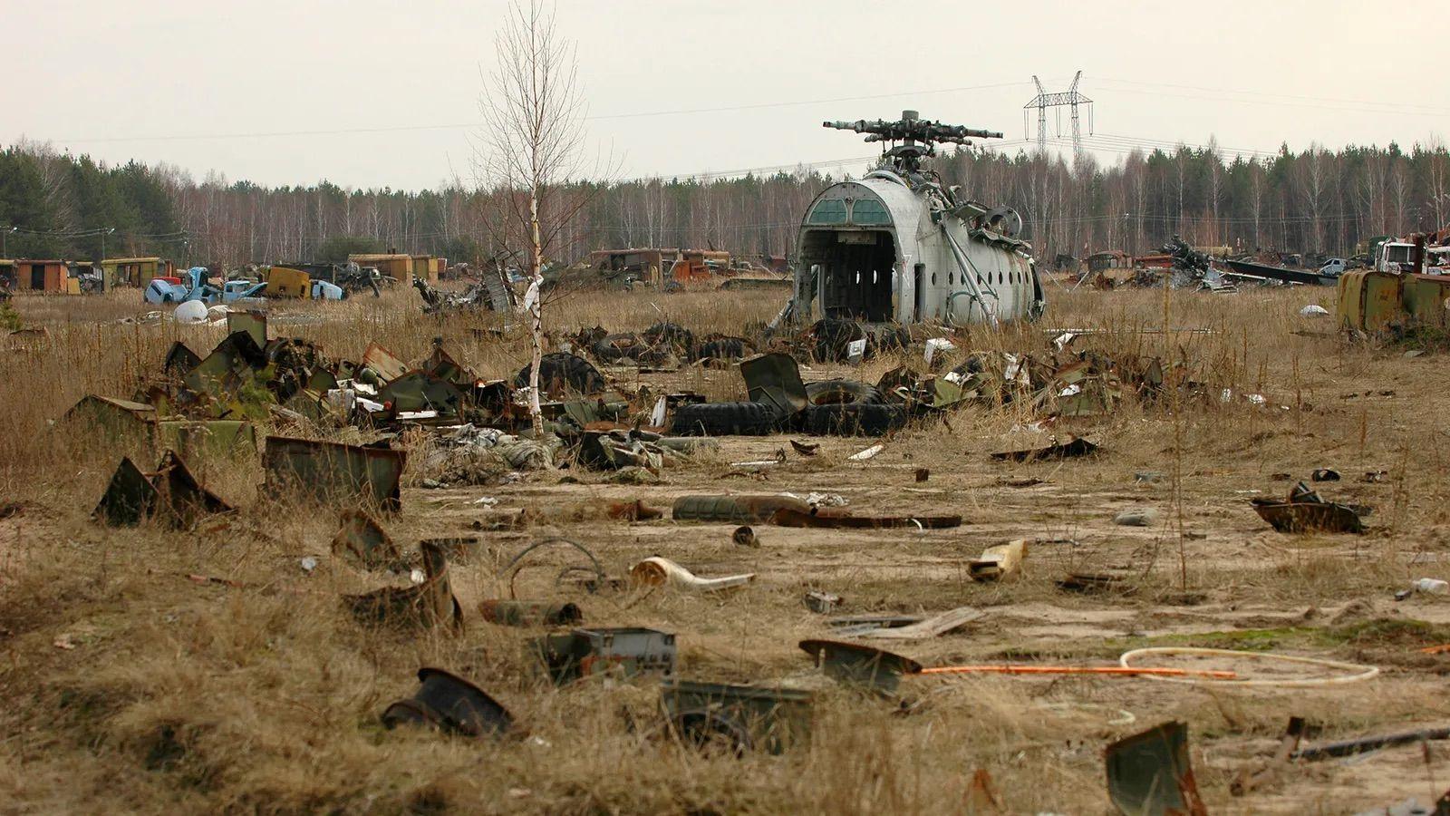 Restos de un helicóptero de carga pesada. 