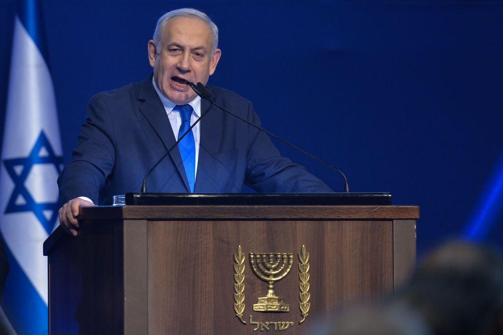 ترحيب عربي وتنديد أمريكي باعتراف فرنسا بدولة فلسطين، و100 نائب بريطاني يوقعون رسالة تطالب رئيس الوزراء بالاعتراف بفلسطين 10 رئيس الوزراء الإسرائيلي بنيامين نتنياهو يتحدث إلى أنصاره عقب إعلان نتائج استطلاعات الرأي في الانتخابات الإسرائيلية في مقر حزبه الليكود في تل أبيب. يوم الثلاثاء، 3 مارس/آذار 2020، في تل أبيب، إسرائيل.