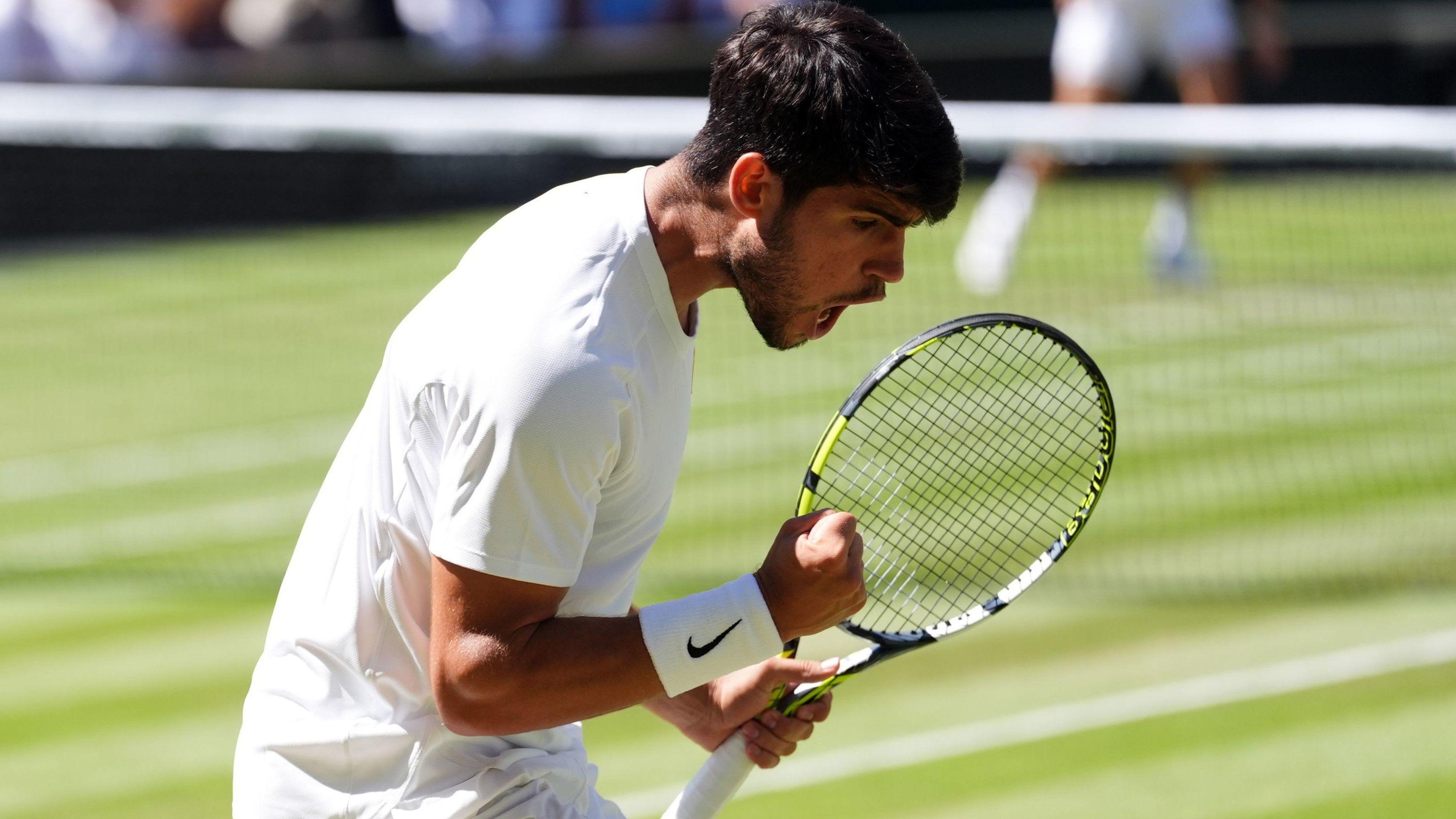 Wimbledon semi-finals: Alcaraz leads Fritz by break in third set