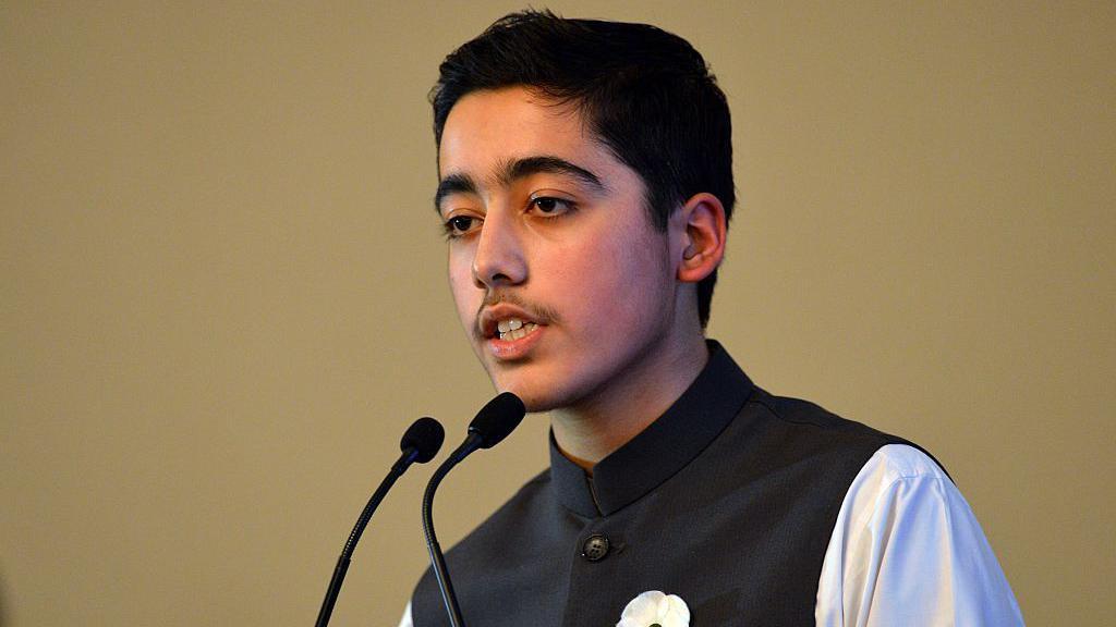 عمر کے بھائی احمد سنہ 2022 میں آکسفرڈ یونیورسٹی یونین کے صدر تھے