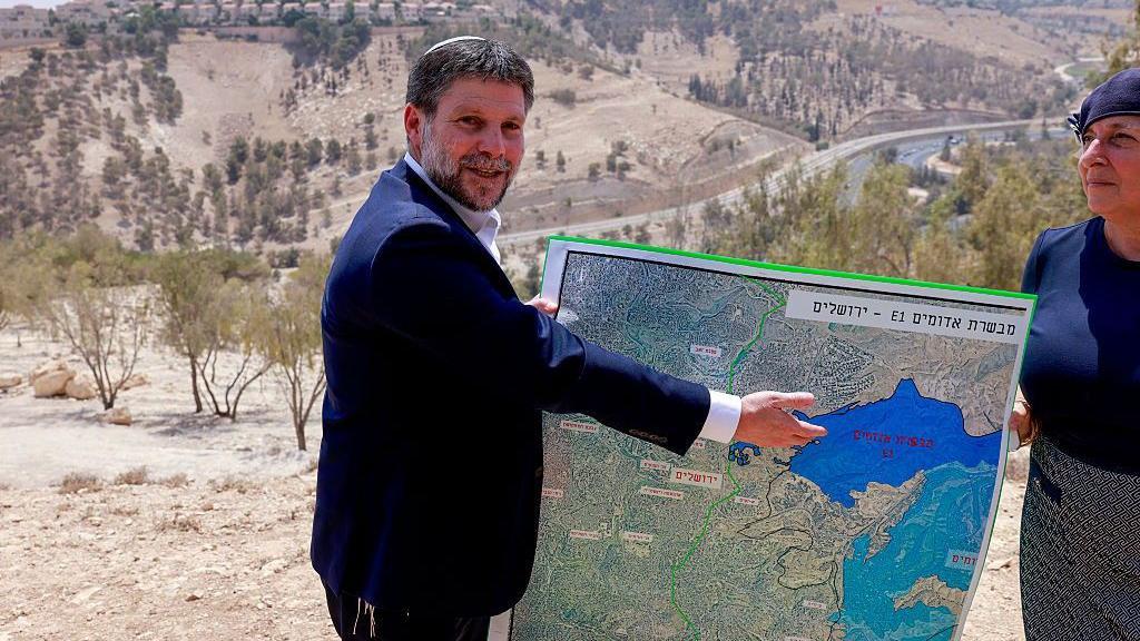 ما معنى أن تضم إسرائيل الضفة الغربية، وهل يمنعها ترامب من ذلك؟