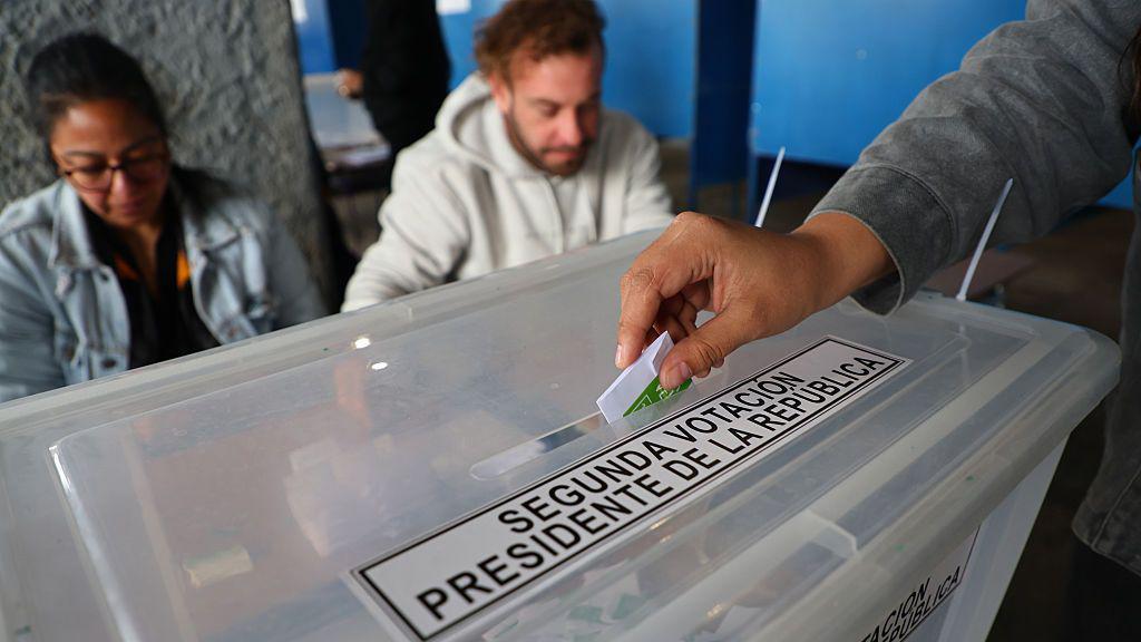 Urna de votação no Chile