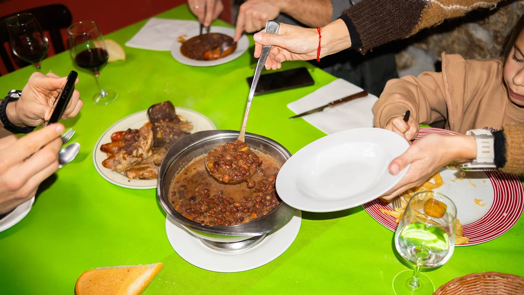 Eating dinner earlier can change how our bodies metabolise the food