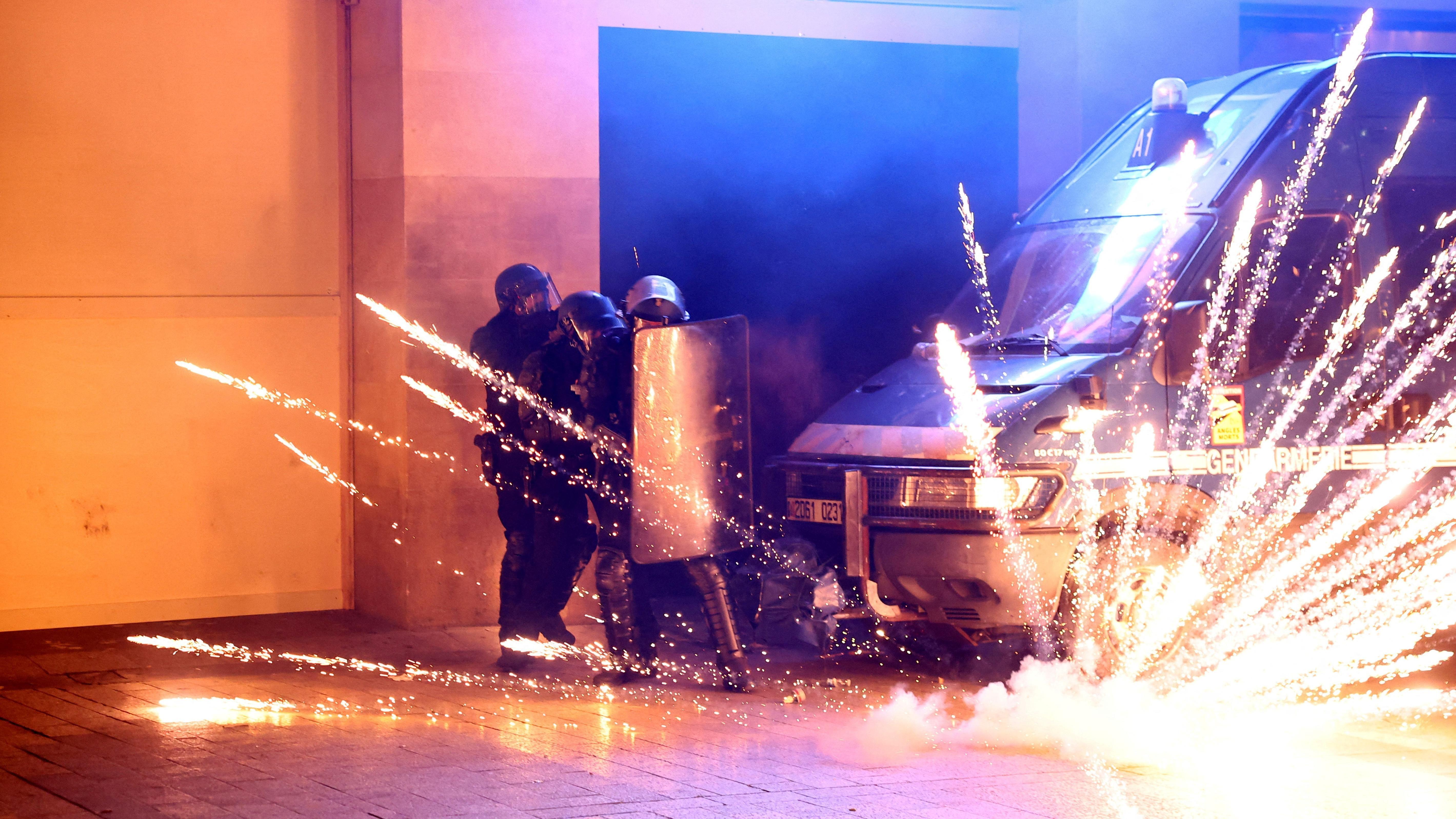 PSG victory parade to go ahead, police say, after more than 190 injured in clashes