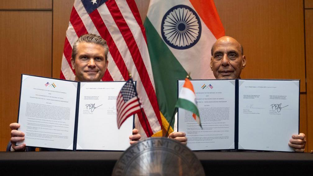 انڈیا اور امریکہ نے دس سالہ دفاعی معاہدے پر دستخط کیے ہیں۔