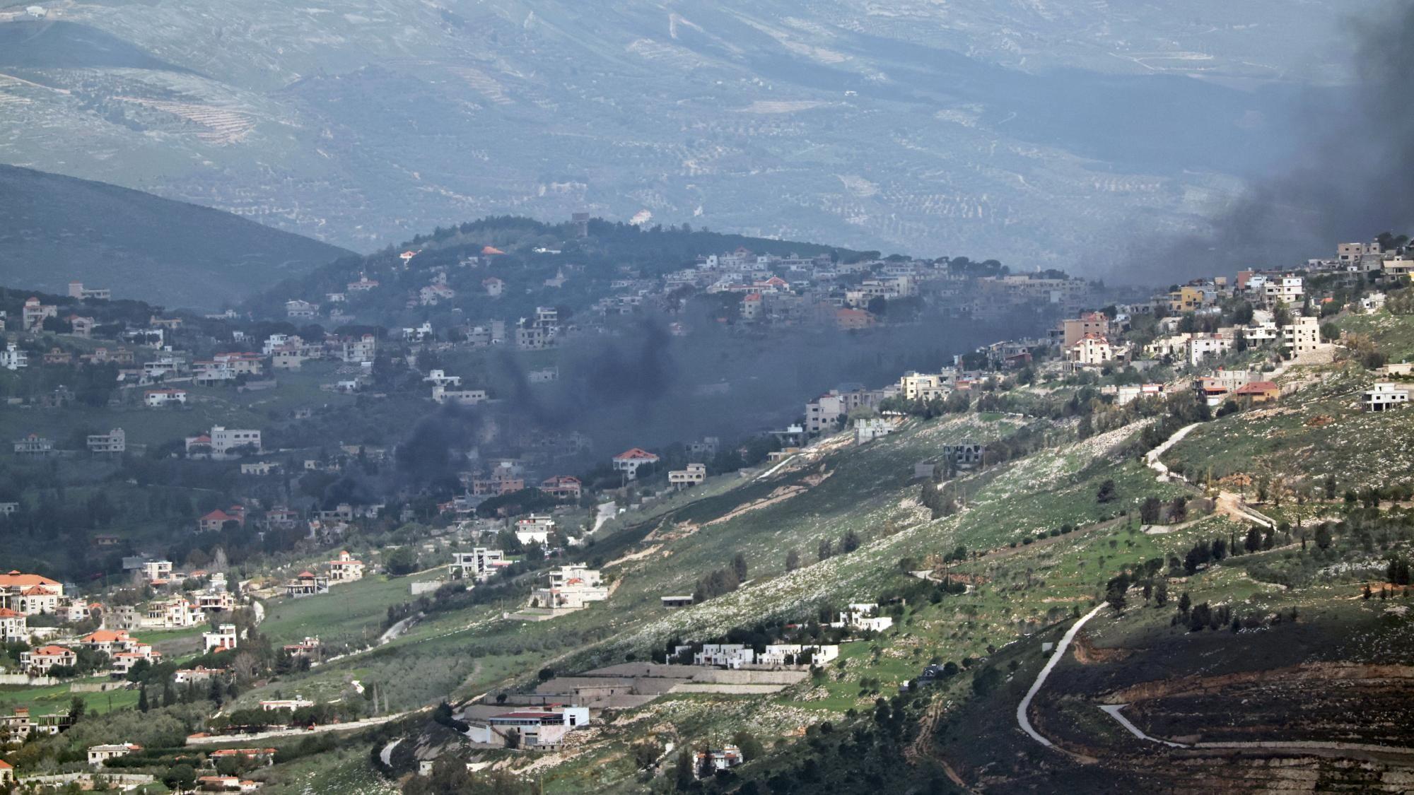 Dim iznad mesta u kotlini. 