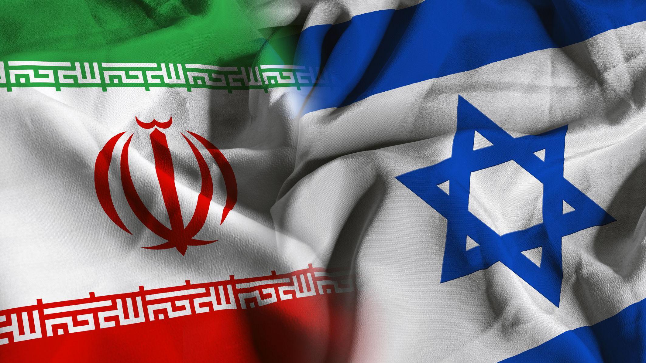 لماذا ارتفعت أسعار النفط بعد الهجوم الإسرائيلي على إيران؟ 4 رسم يدمج علمي إسرائيل وإيران