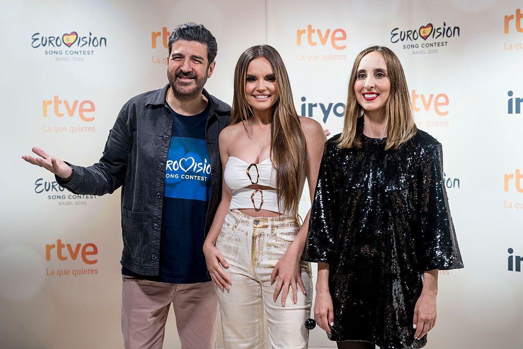 Tony Aguilar y Julia Varela con la cantante Melody (centro), que representó a España en Eurovisión y acabó en la posición número 24 de 26.