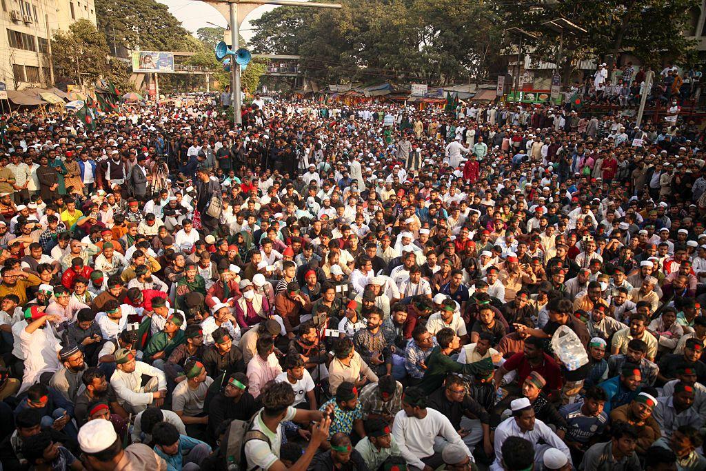 احتجاجات في بنغلاديش بعد مقتل أحد قادة الاحتجاجات الشبابية، والأمم المتحدة تدعو إلى فتح تحقيق في مقتله