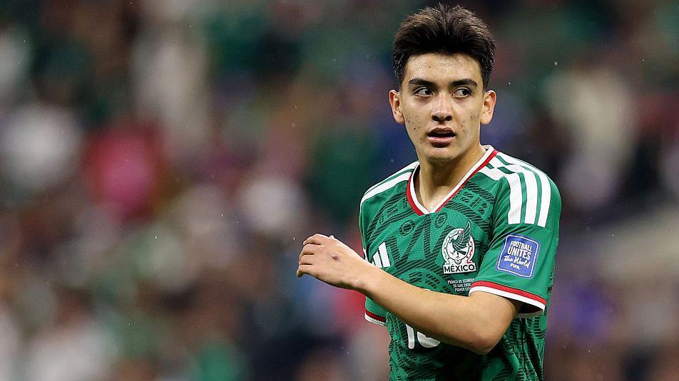 El mexicano Gilberto Mora en la cancha