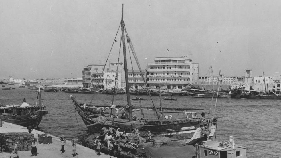 1900年杜拜（Dubai，迪拜）海關部門的照片