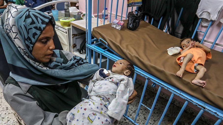 UN says 6,000 lorries' worth of aid ready to enter Gaza and urges Israel to allow access