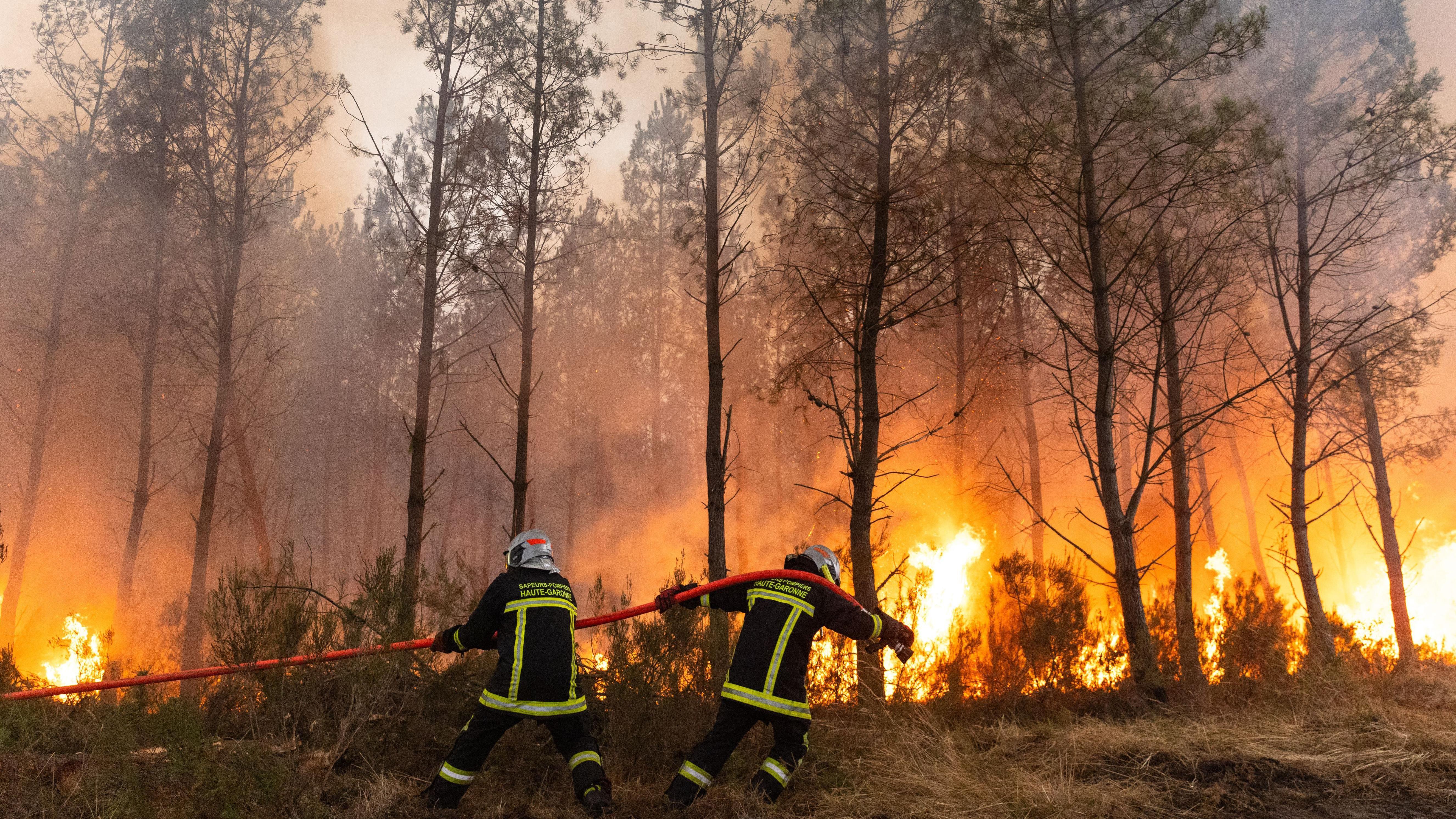 French wildfire creates lightning storm as it threatens Bordeaux