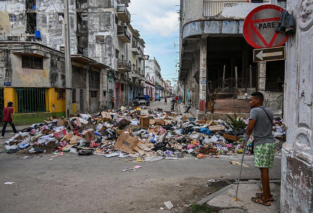 Basura en una calle cubana