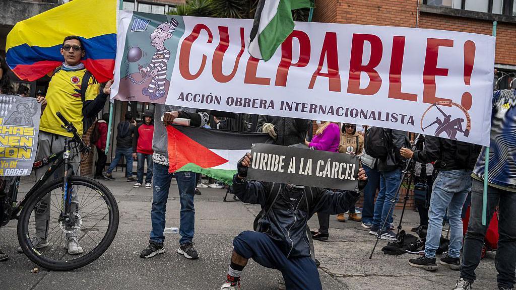 Organización en contra de Uribe en Bogotá el 28 de julio de 2025.