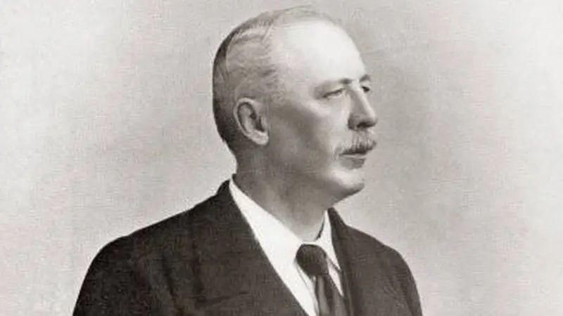 لورد كرومر وقع اتفاقية الحكم الثنائي عن الجانب البريطاني