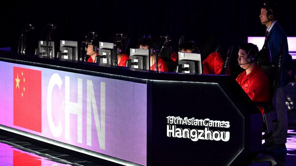 杭州亞運會上的中國電競隊在比賽