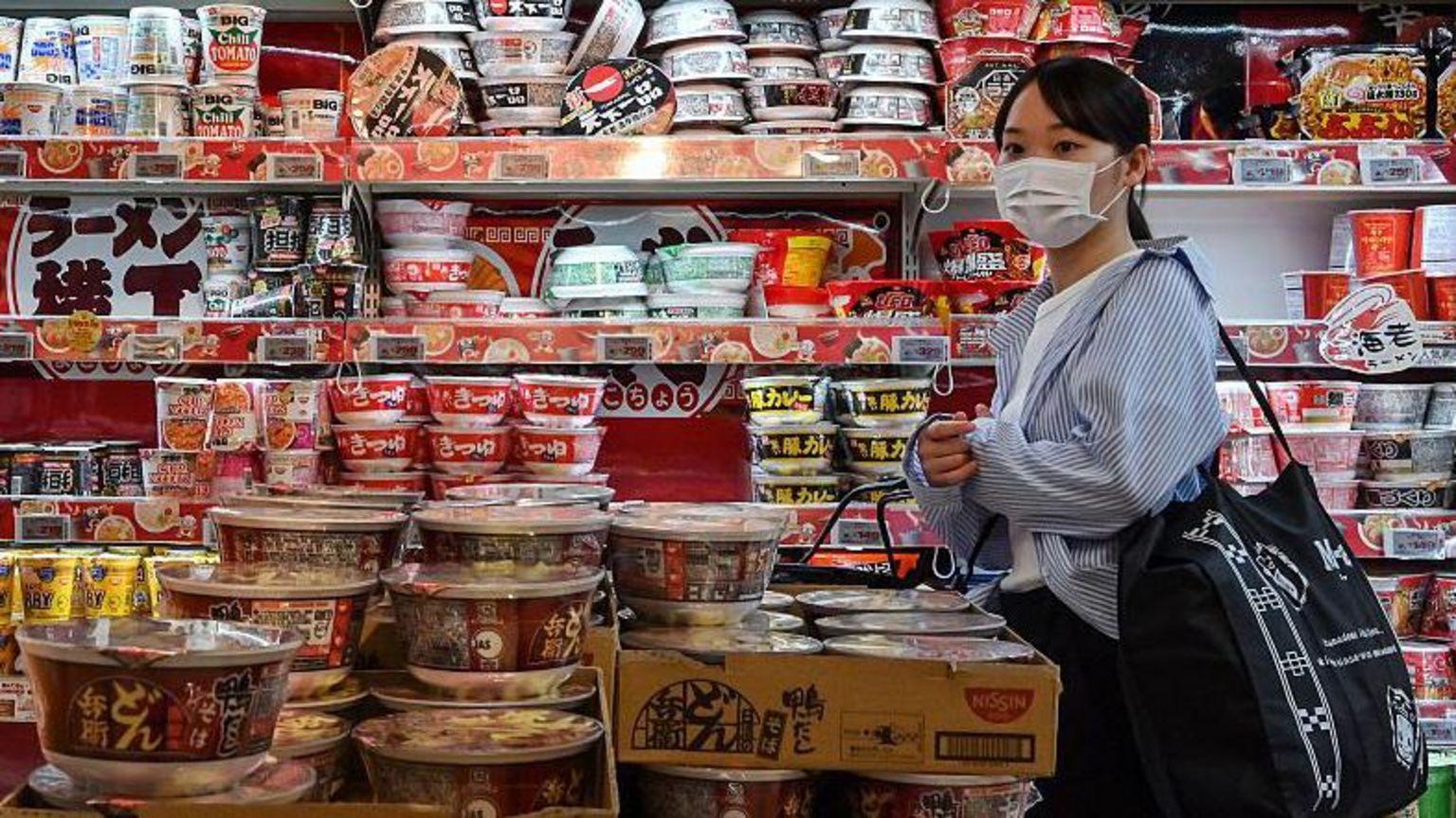 日本顾客在超商