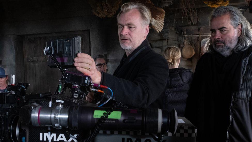 Nolan en medio de una filmación 