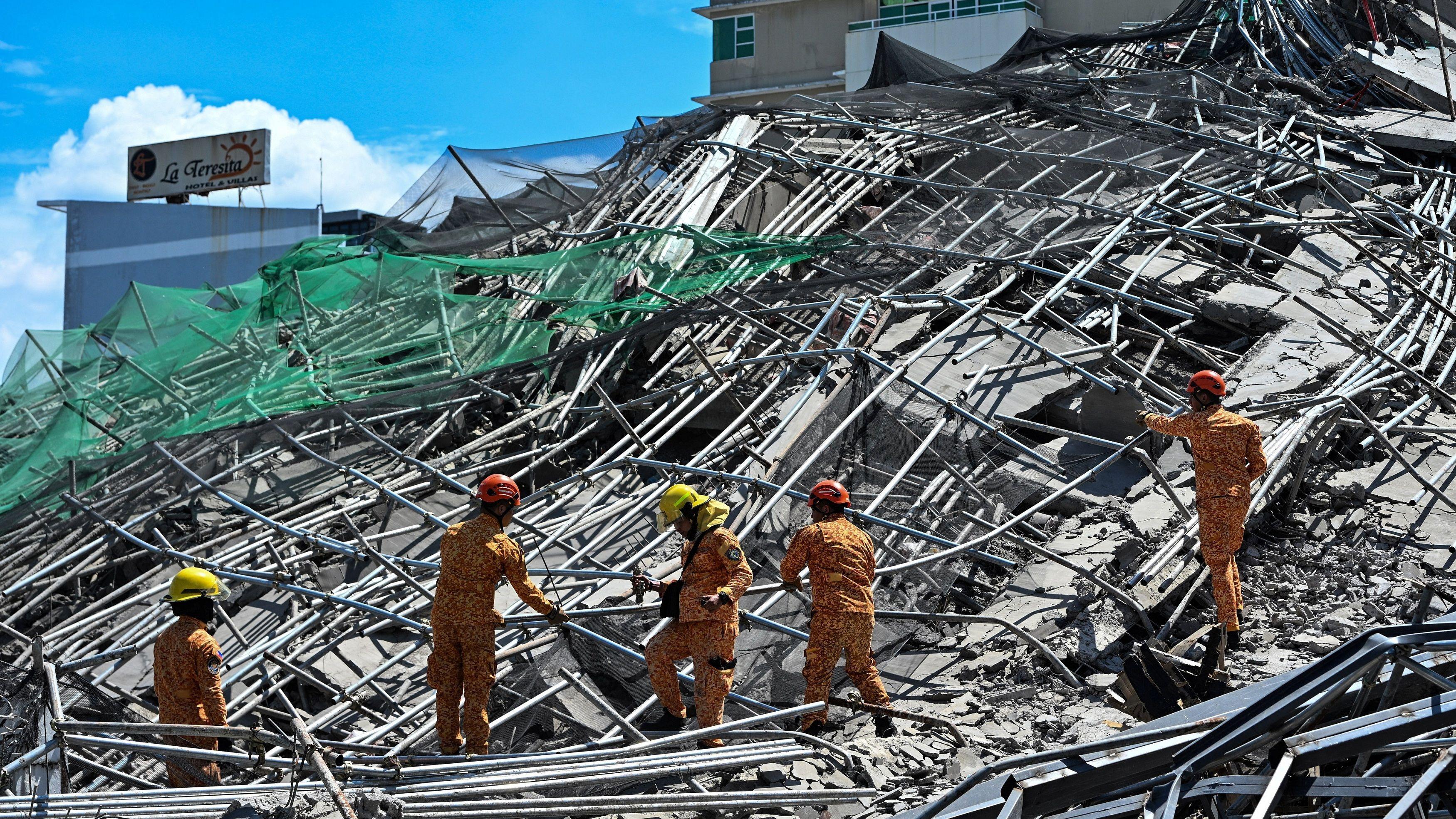 People trapped under collapsed building in Philippines